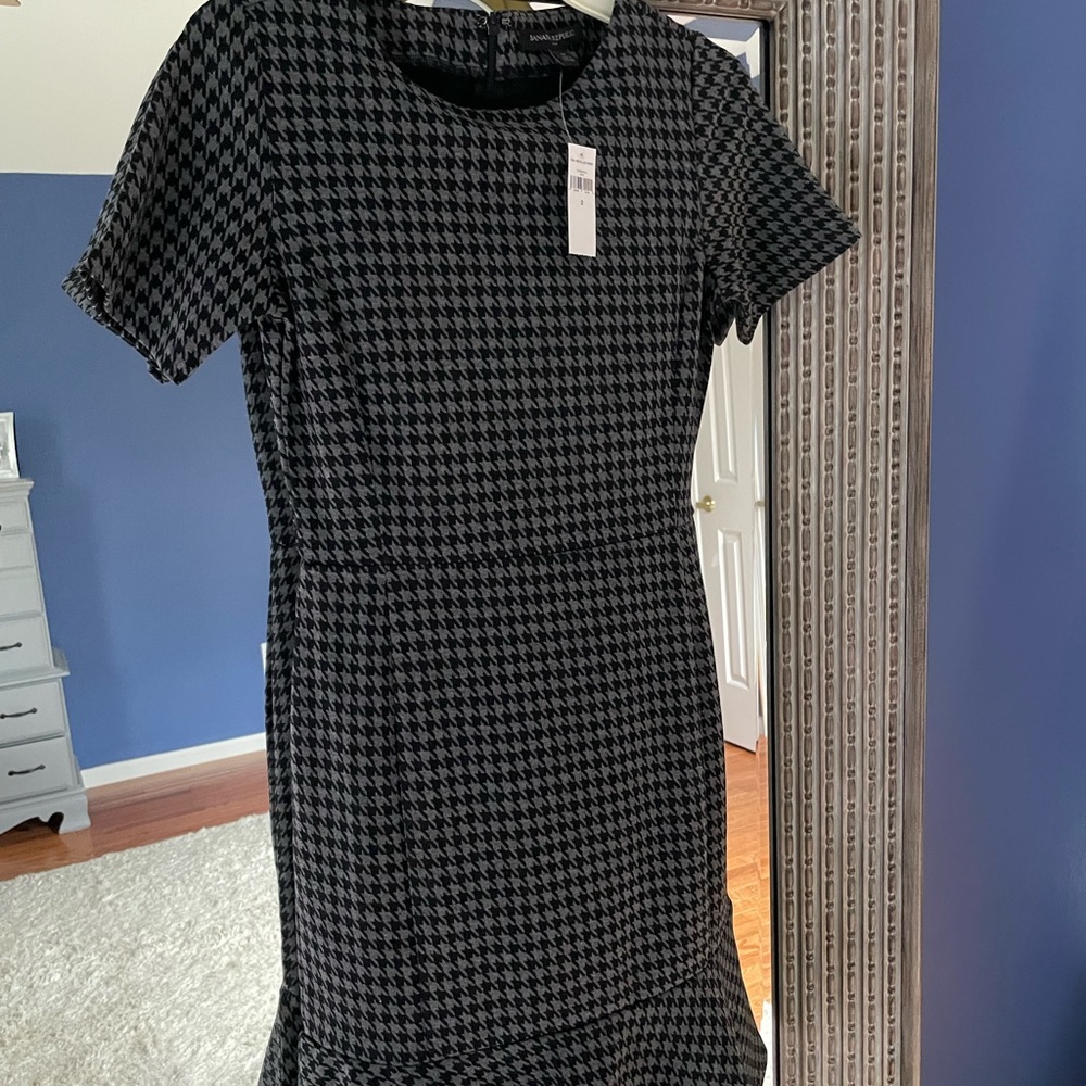 Banana Republic Short Sleeved Bell Skirt Houndstooth Dress NWT